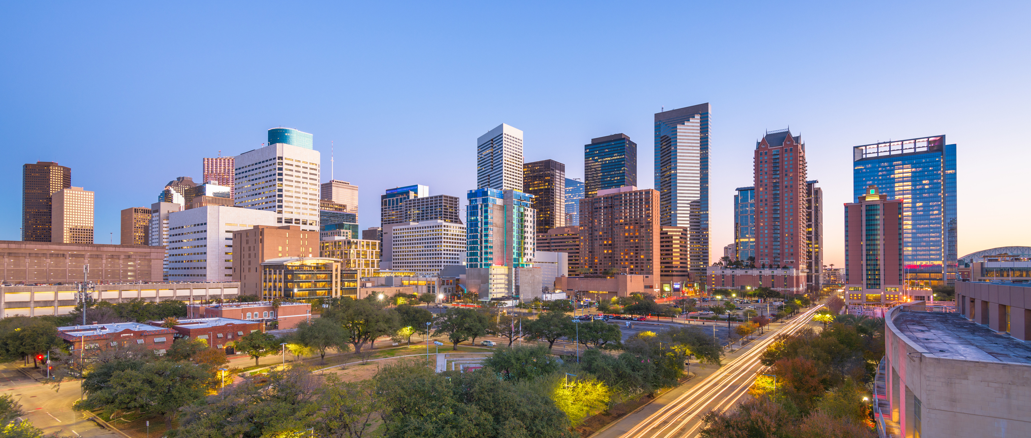 Houston, Texas, USA downtown park and skyline